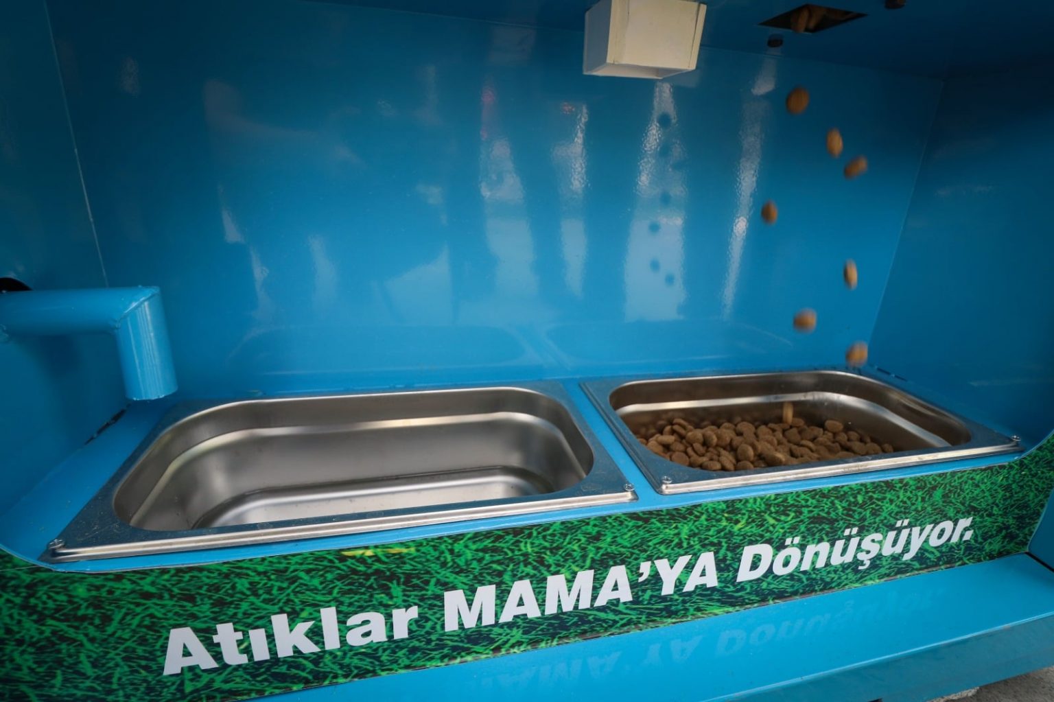 Bergama ‘Da Atık Pet Şişeler Mama Olmaya Devam Ediyor (1)