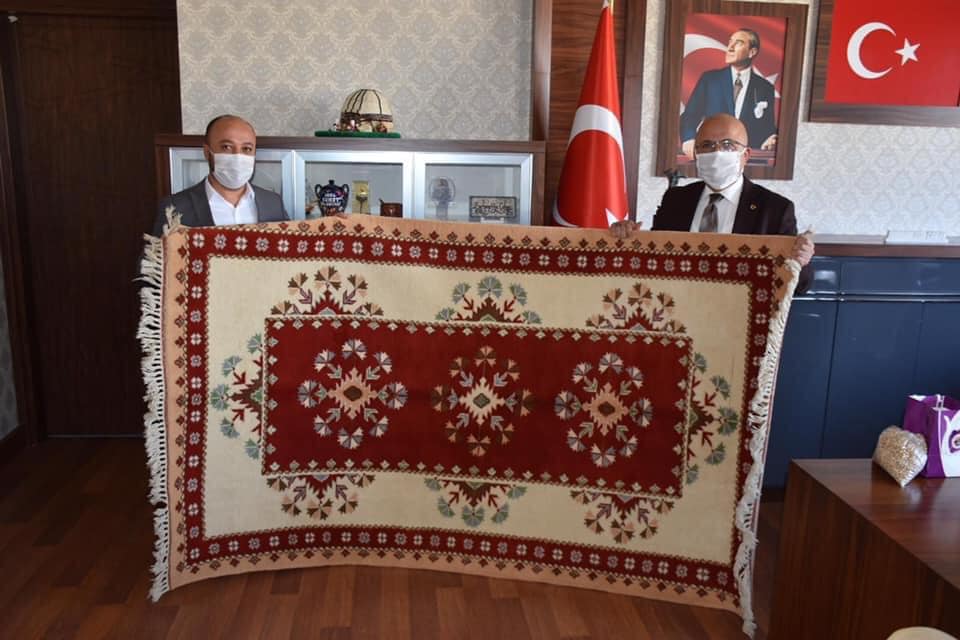 Dazkırı Halı Evinin ilk Halı Tezgahları İl Özel İdaresinden (1)