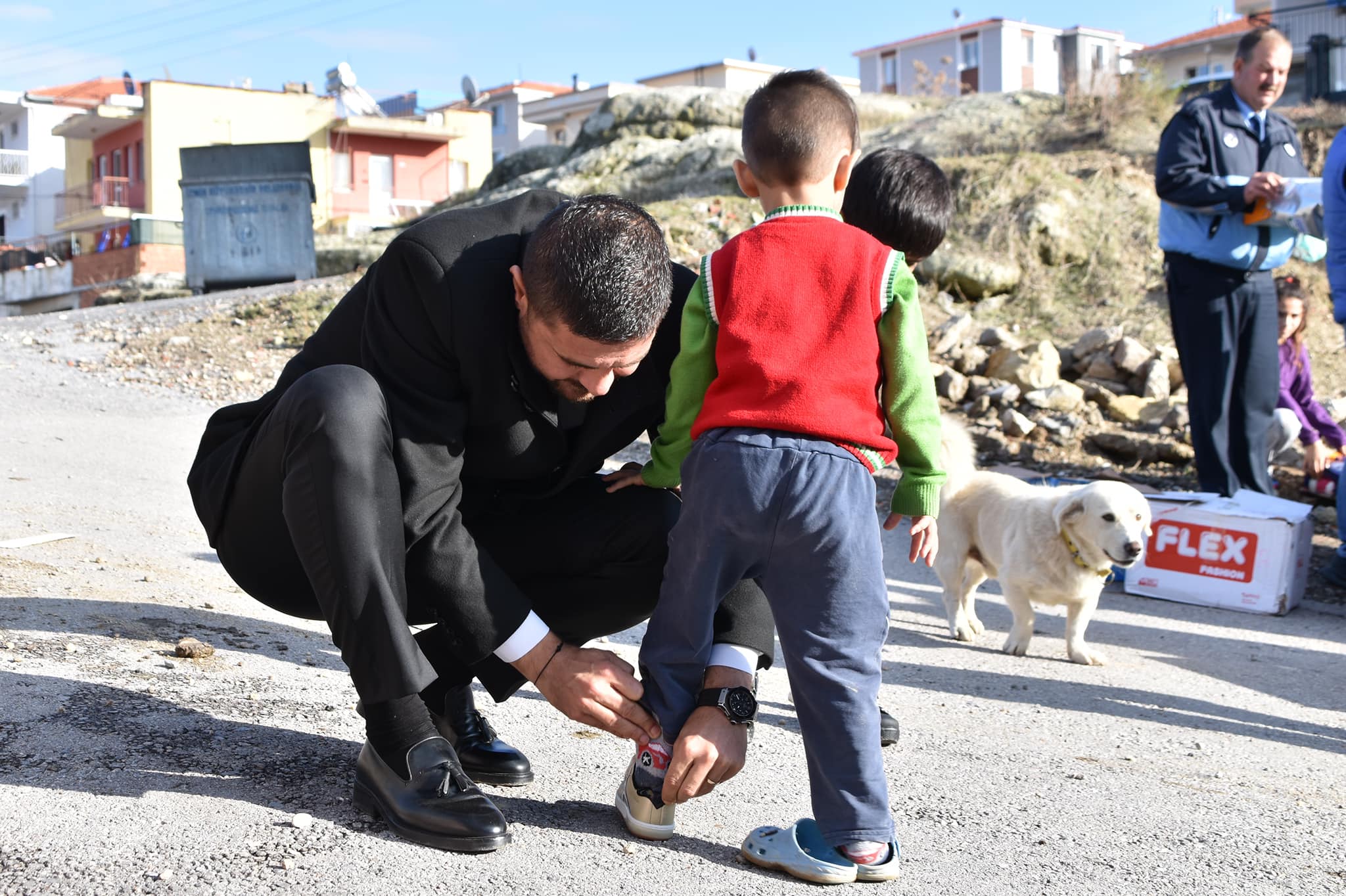 Foça Belediyesi Yeni Yıla Girmeden Köyde Yaşayan Çocuklar ile Buluştu (1)