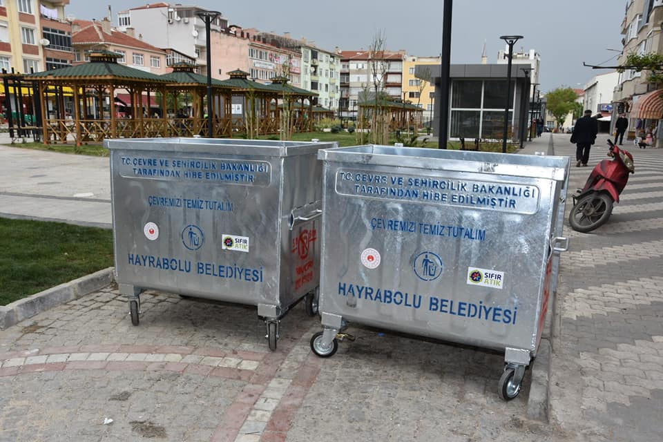 Hayrabolu’da Eski Çöp Konteynerleri Yenileniyor (3)