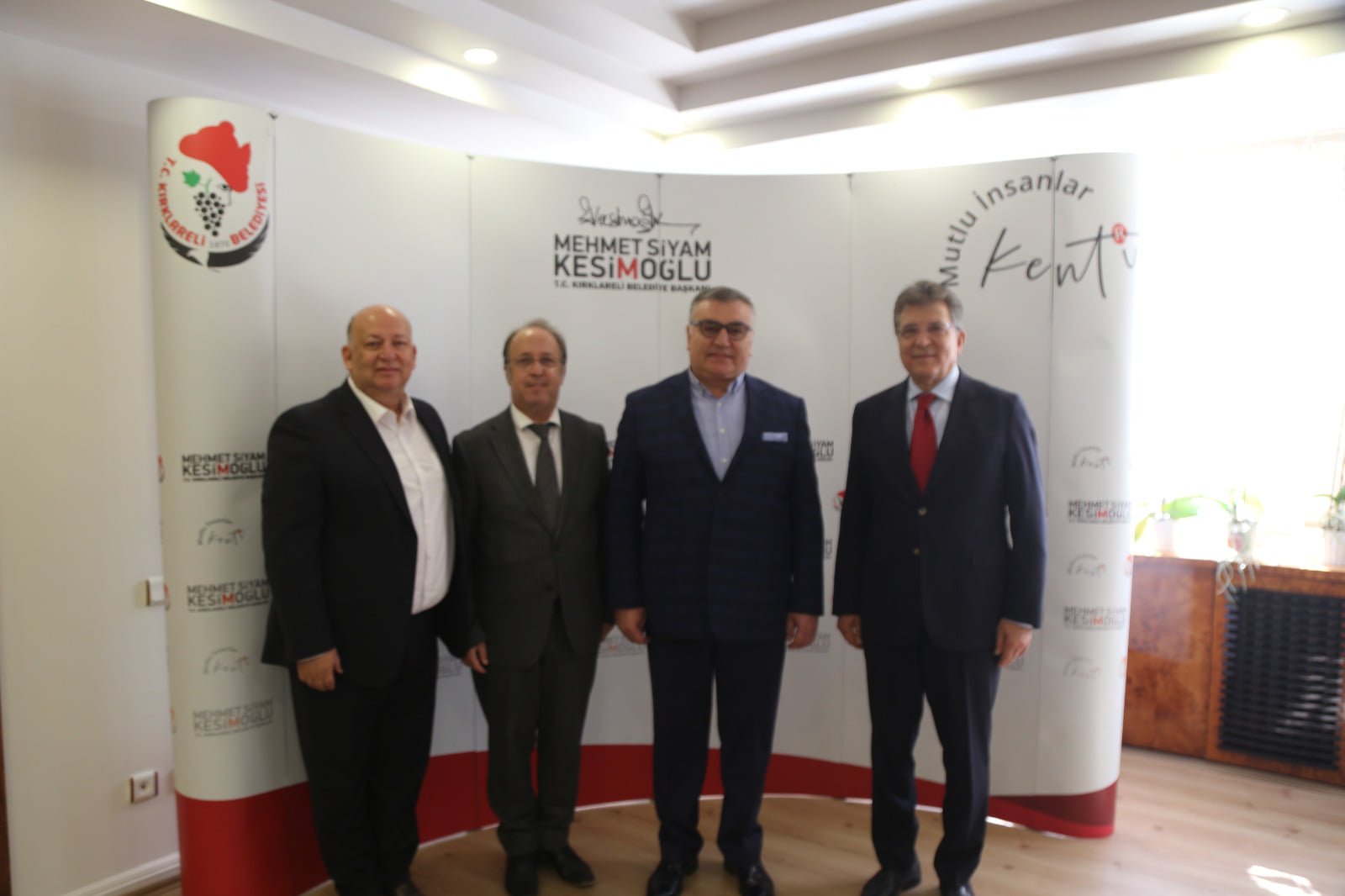 Kırklareli Belediye Başkanı Mehmet Siyam KESİMOĞLU’nu Makamında Ziyaret Ettik (4)